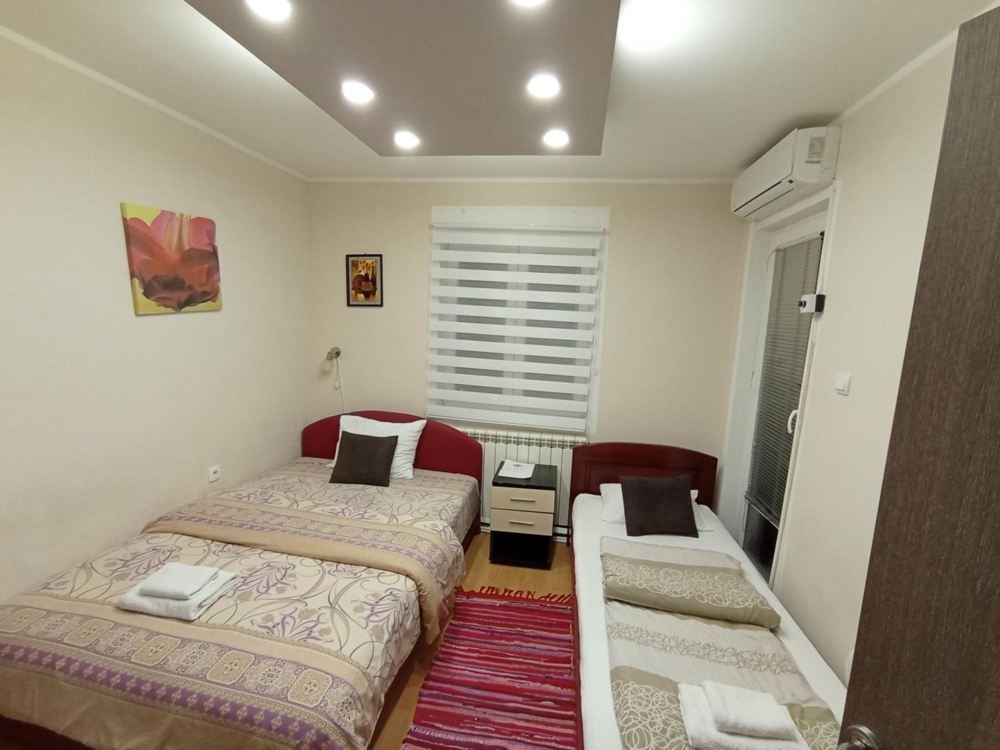 Apartments & Rooms -Mdl Lazic Belgrado Exterior foto