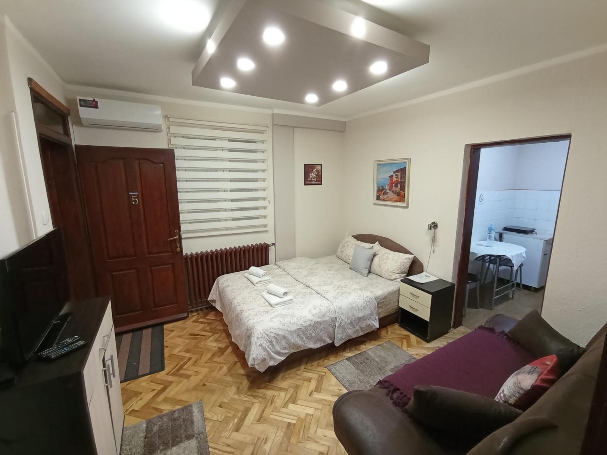 Apartments & Rooms -Mdl Lazic Belgrado Exterior foto