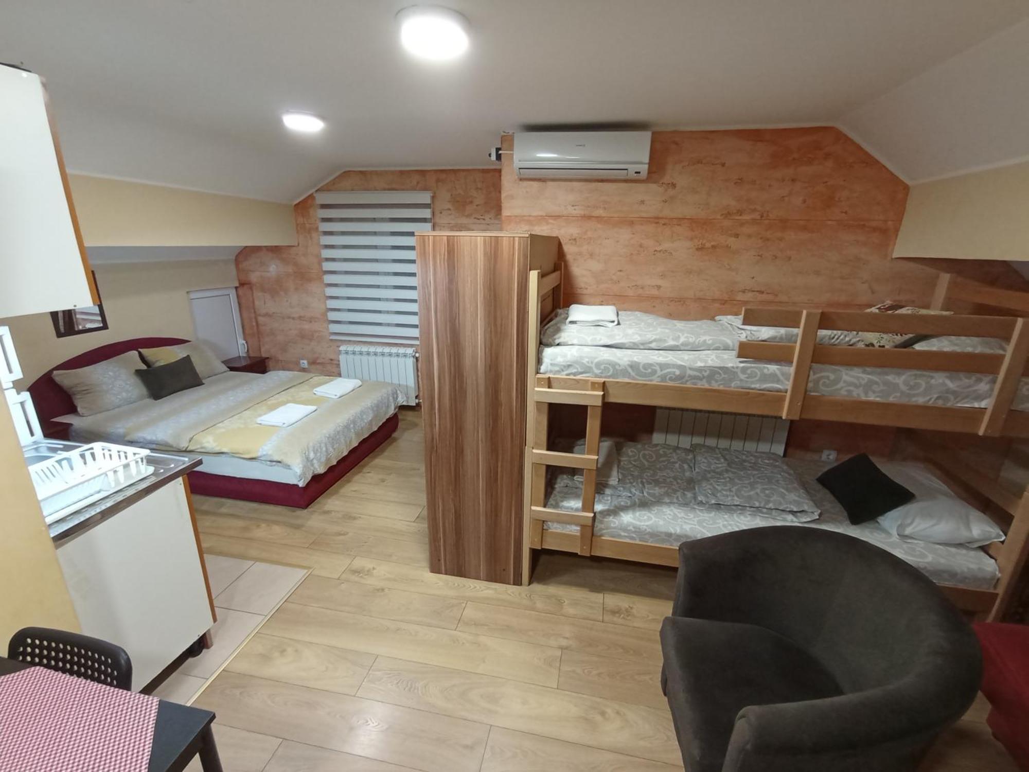 Apartments & Rooms -Mdl Lazic Belgrado Exterior foto