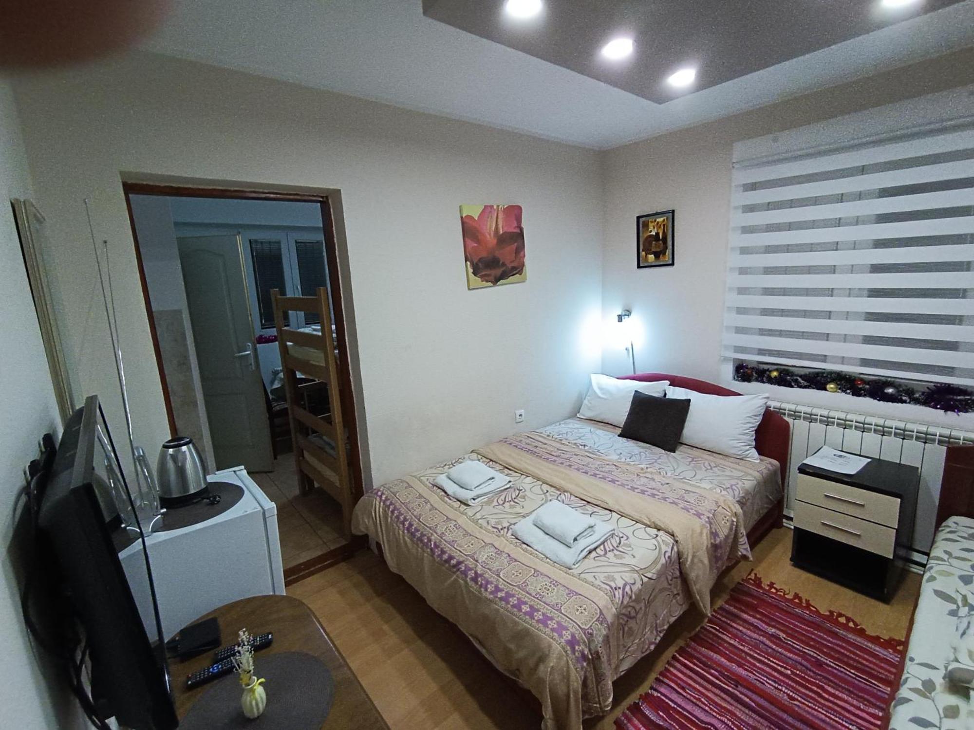Apartments & Rooms -Mdl Lazic Belgrado Exterior foto